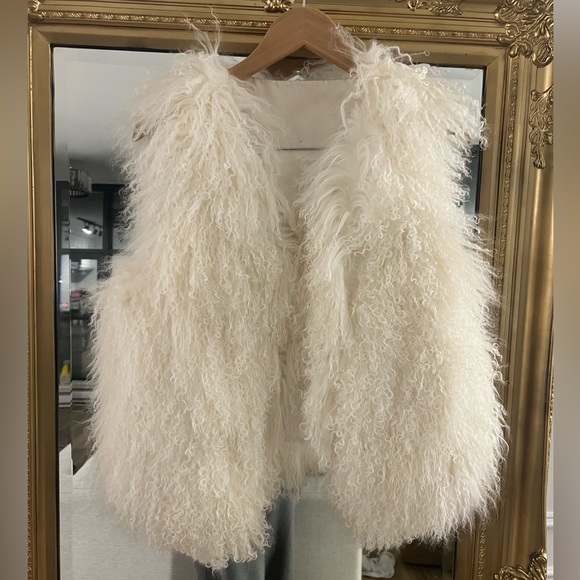 Jackets & Blazers - White yak fur vest small